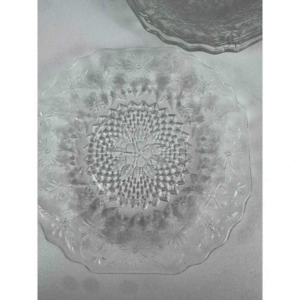Vintage‎ Clear Pressed Glass Floral Starburst Scalloped 6 Inch Plates Set of 4